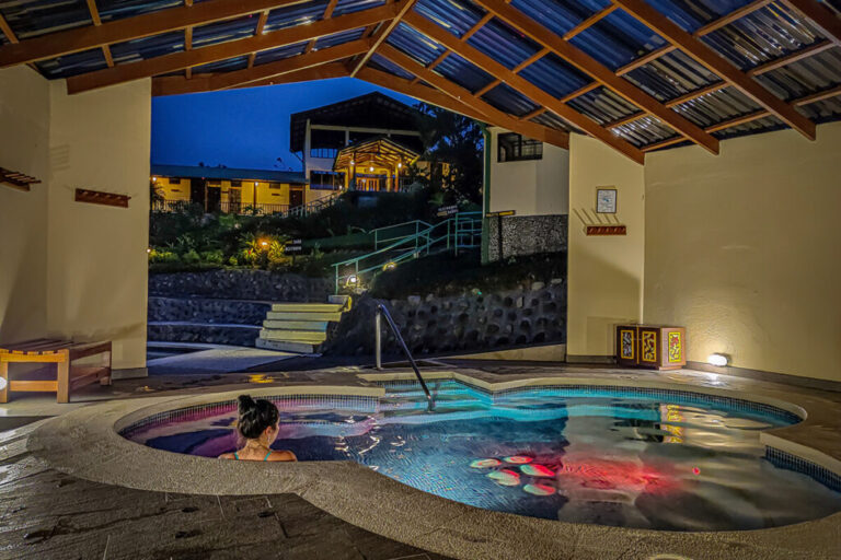 Pool-Jacuzzi-AOL-Gallery-7-1024x683