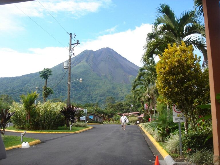 volcan-al-fondo