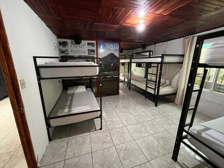 dorm-with-8-beds-with