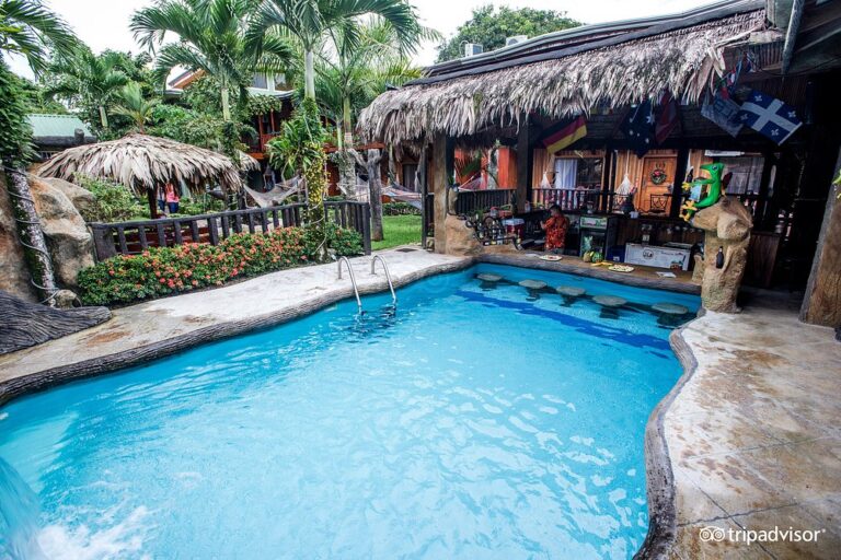 pool--v10844988