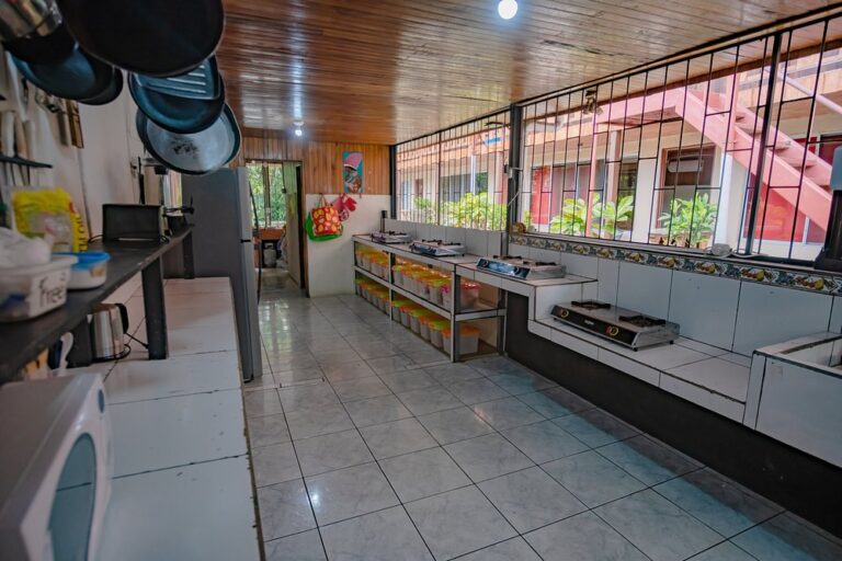 shared-kitchen-from-7